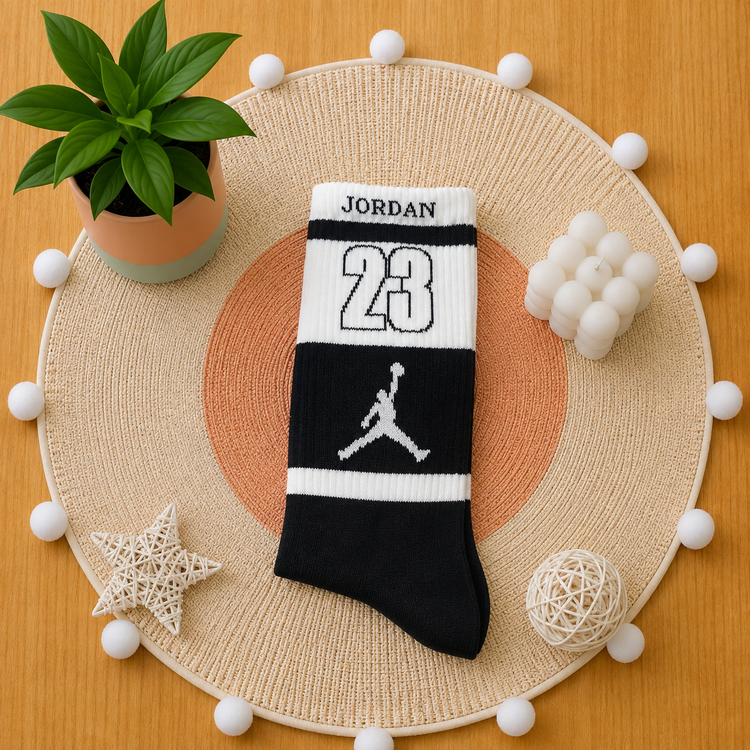 جوراب ساق بلند Jordan سفید مشکی فری سایز با طرح شماره 23 و مناسب سایز 36 تا 43