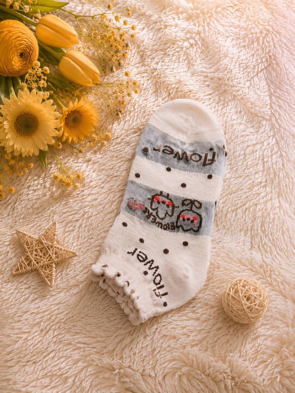 Free size floral socks from 36 to 41, featuring English elastic and decorative Flower graphics.